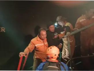 Basarnas Evakuasi ABK Filipina di Perairan Benoa Bali