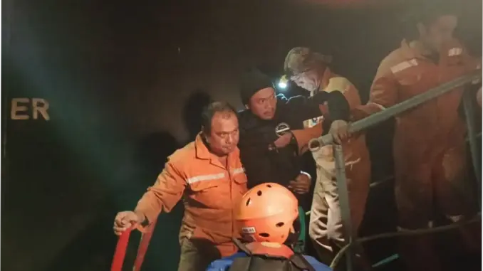 Basarnas Evakuasi ABK Filipina di Perairan Benoa Bali