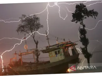 BMKG: Hujan Petir Guyur Sejumlah Kota Besar di Indonesia Hari Ini