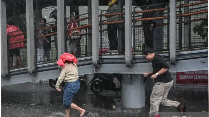 BMKG: Sirkulasi Siklonik di Samudra Hindia Laut Banda Picu Hujan Lebat