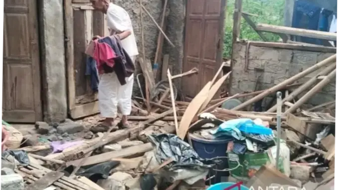 Cuaca Ekstrem di Cianjur: 120 Rumah Rusak dan Pengungsi