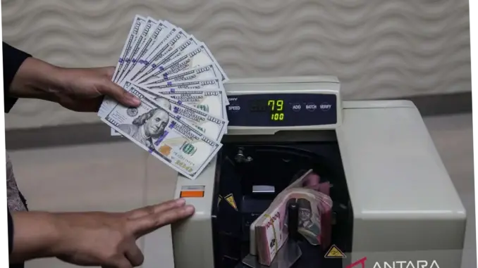 Ekonom Nilai Kombinasi Kebijakan BI Cegah Rupiah Tak Jatuh Lebih Dalam