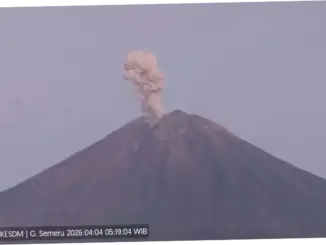 Gunung Semeru Erupsi Sembilan Kali dengan Tinggi Letusan hingga 1.000 Meter