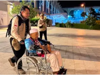 Haji Ramah Lansia: Petugas Sektor 2 Madinah Jemput Bola Layani Jemaah