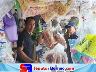 Harga Plastik Melonjak, Pedagang Plastik di Purwakarta Alami Penurunan Pembeli