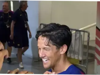 Irfan Bachdim dan Rivaldo Saling Tukar Jersey