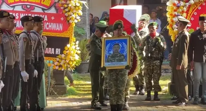 Jenazah Serka Nur Ichwan Dimakamkan di TMP Giri Dharmoloyo Magelang