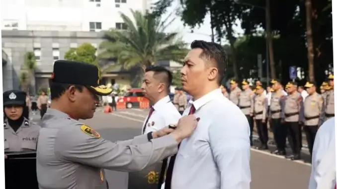 Personel Polda Metro Diberi Pin Emas Ungkap Peredaran Sabu 516 Kg