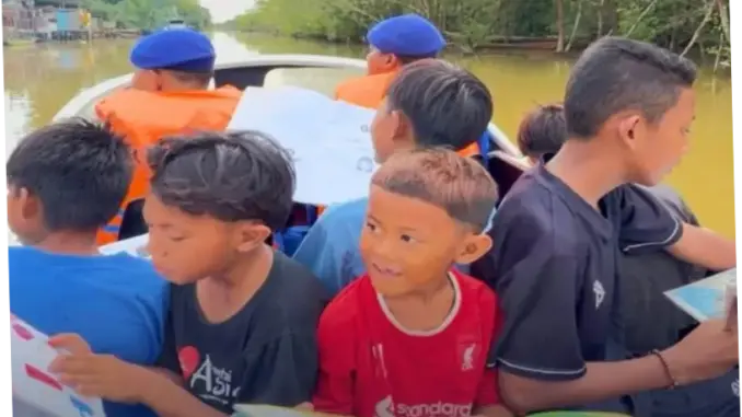 Polairud Hadirkan Perpustakaan Apung untuk Meningkatkan Literasi Anak Pesisir