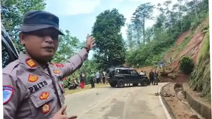 Polisi Tutup Jalur Selatan Garut Dampak Longsor di Bungbulang