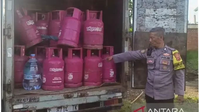 Polisi Ungkap Aksi Pengoplosan LPG Subsidi di Tanjungsari Bogor