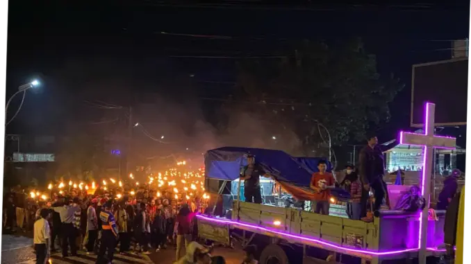 Ribuan Umat Kristiani di Papua Sambut Fajar Paskah dengan Pawai Obor