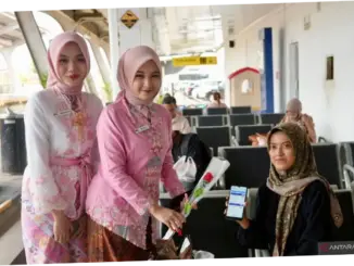 Sapa Kartini, KAI Divre II Sumbar Beri Apresiasi kepada Penumpang Perempuan