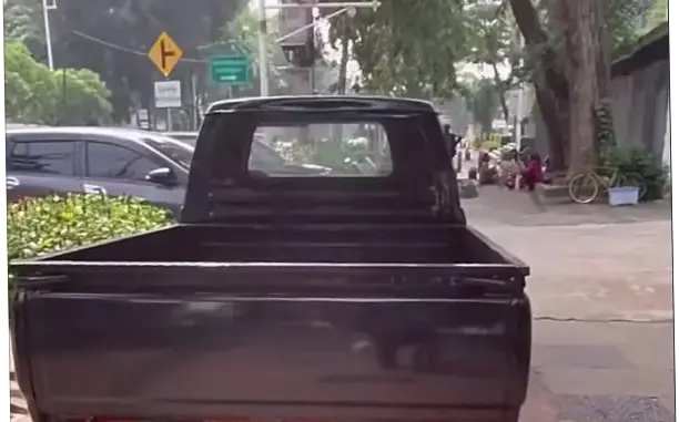 Satpol PP Minta Maaf Atas Mobil Pelat Merah yang Parkir di Trotoar