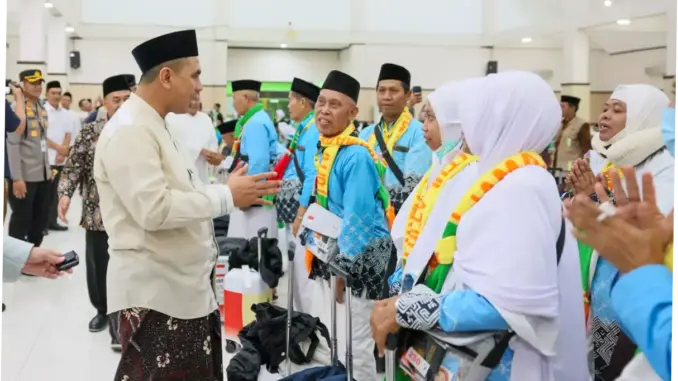 Taj Yasin Lepas JCH Kloter I dari Embarkasi Solo