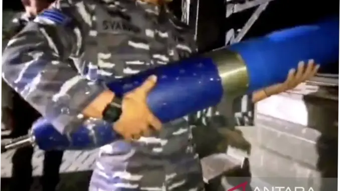 TNI AL Amankan Temuan Benda Mirip Rudal di Takalar