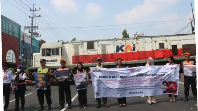 Harkitnas, KAI Daops 7 Madiun Gandeng Gen Z Aksi Keselamatan Sebidang di Kediri