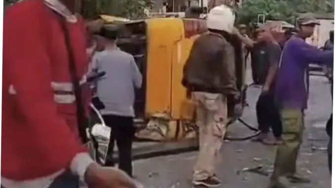 Kecelakaan Angkot di Cipatat: 10 Orang Terluka