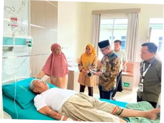 Kemenhaj Sumut Besuk Jemaah Haji Asal Jateng yang Alami Technical Landing di Bandara Kualanamu