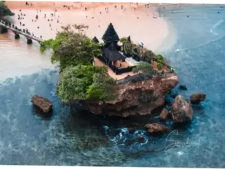 Pesona Pantai Balekambang, Wisata 'Tanah Lot' Versi Jawa Timur