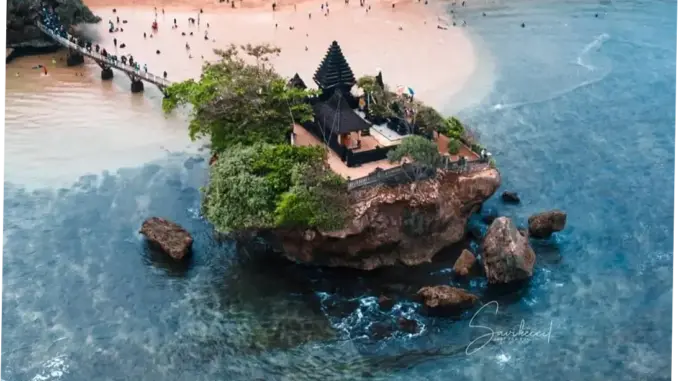 Pesona Pantai Balekambang, Wisata 'Tanah Lot' Versi Jawa Timur