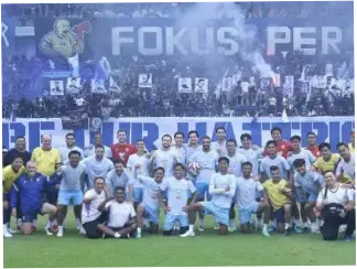 Ribuan Bobotoh Dukung Persib Bandung Menuju Pertandingan Melawan Persija