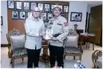 Staf Khusus Presiden Berikan Buku Saku Program Dukungan Kesejahteraan Sosial ke Mensos